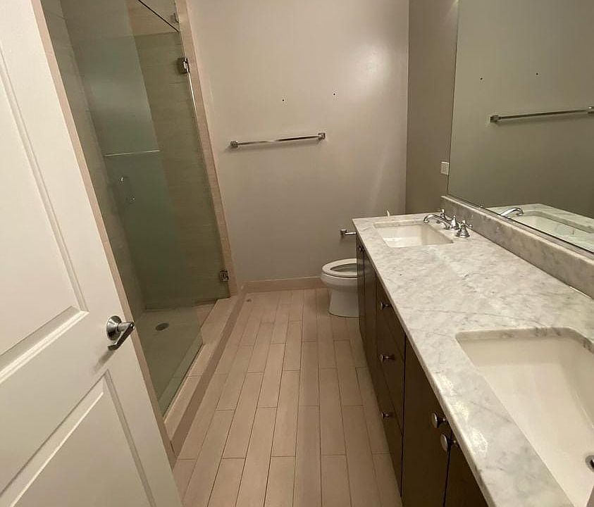 2nd image of 5771 N Ridge Ave APT 1N