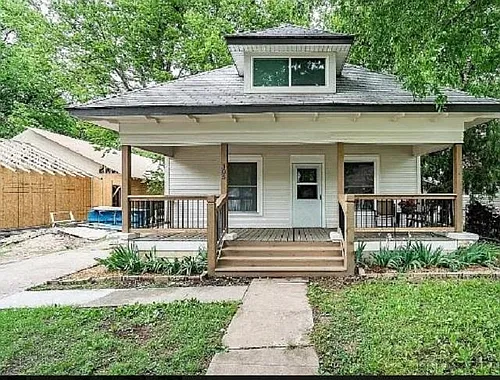 305 S Green St Photo 1