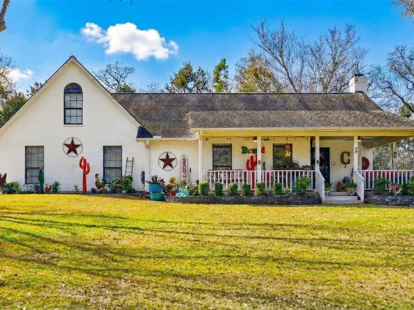 540 Hickory Creek Rd, Bellville, TX 77418