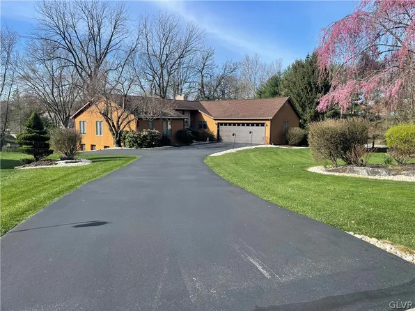 3230 Highfield Cir, Bethlehem, PA 18020