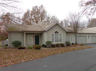 4 Stone Ridge Blvd, Hermitage, PA 16148