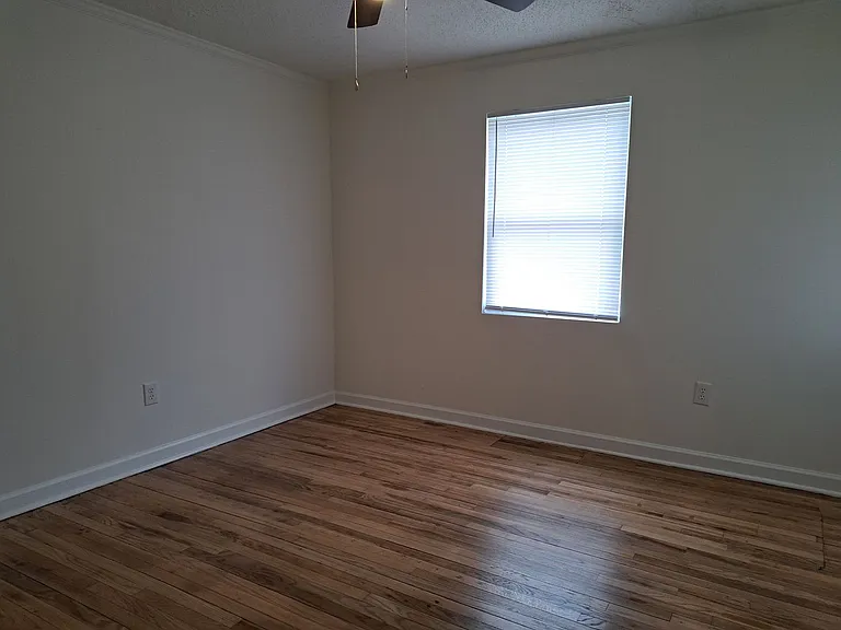 2919 Jefferson St — Photo 2