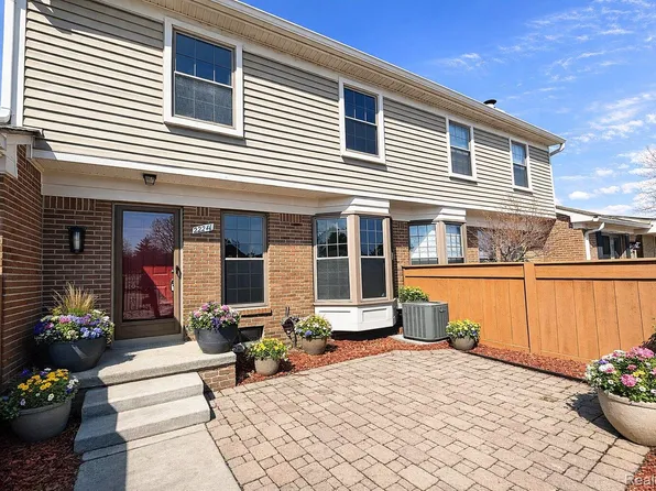 22211 Pondview #27, Novi, MI 48375