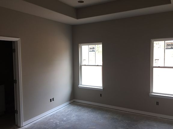 4th image of 7 Latshaw Dr