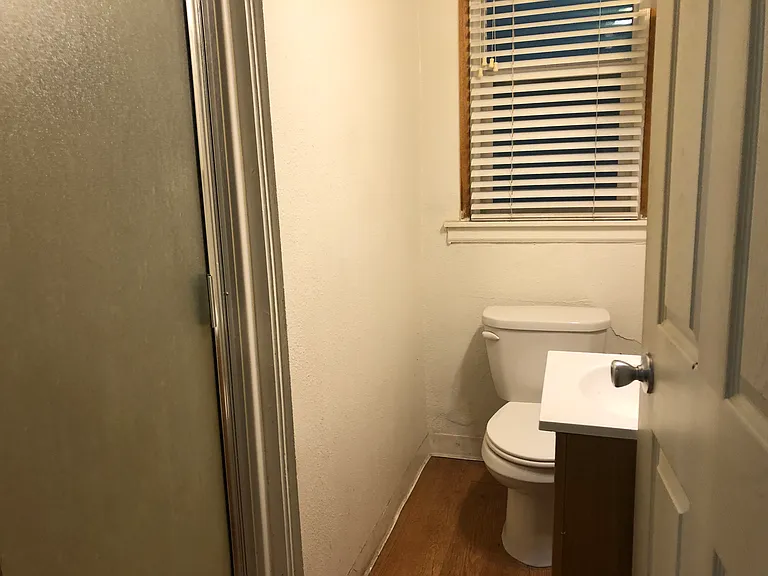 603 NE Campus St — Photo 4