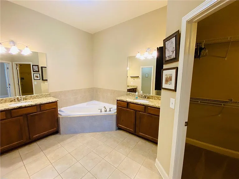 836 Red Hart Ln — Photo 24
