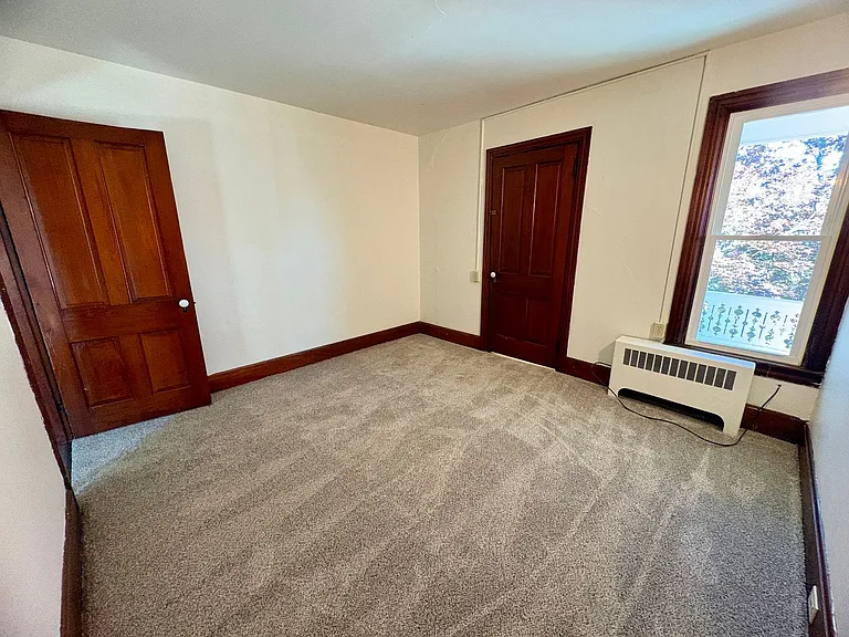 133-135 E Park St — Photo 18