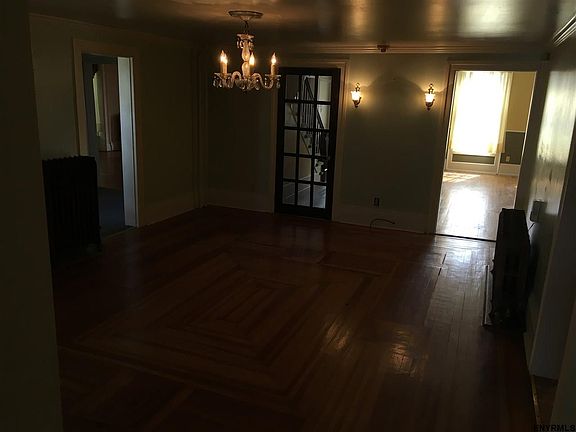 5th image of 117 Prospect St