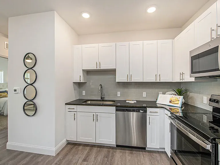 Grand Oak Apartments — Photo 33