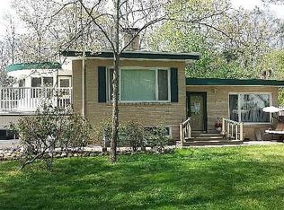 20 Oakcrest Ave, Middle Island, NY 11953