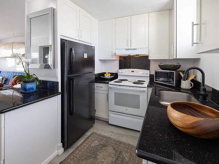 2440 Date St #702 — Photo 3
