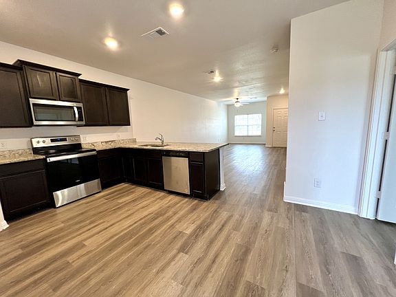 4th image of 605 Riverdale Dr