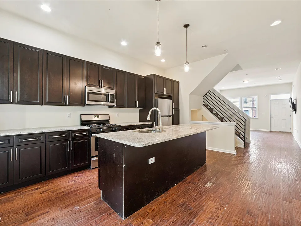 1815 W Montgomery Ave
