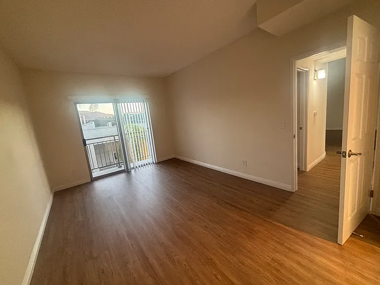 Tujunga Villas — Photo 13