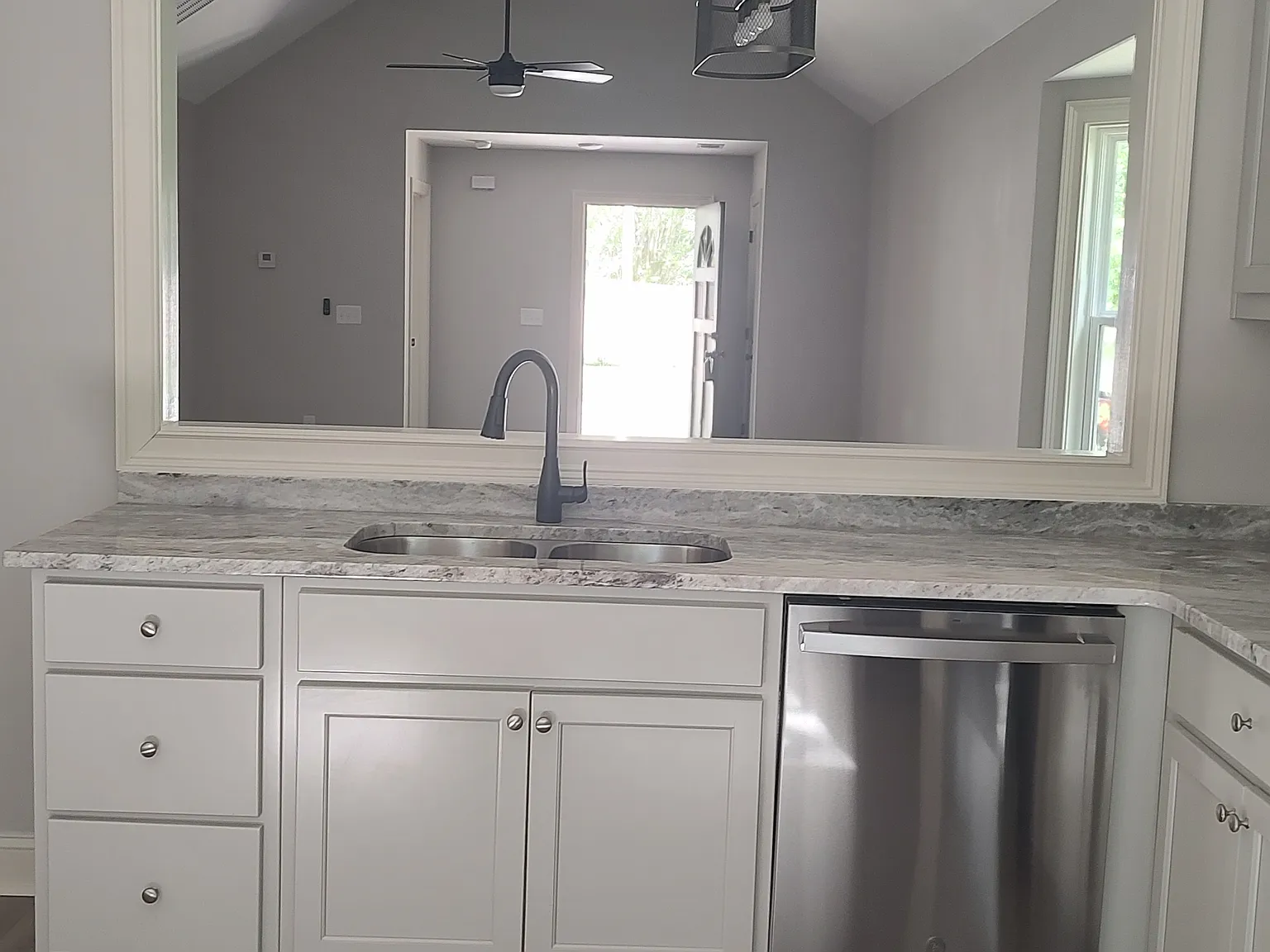 4 bed, 1600 sqft, $2,500 — Photo 3