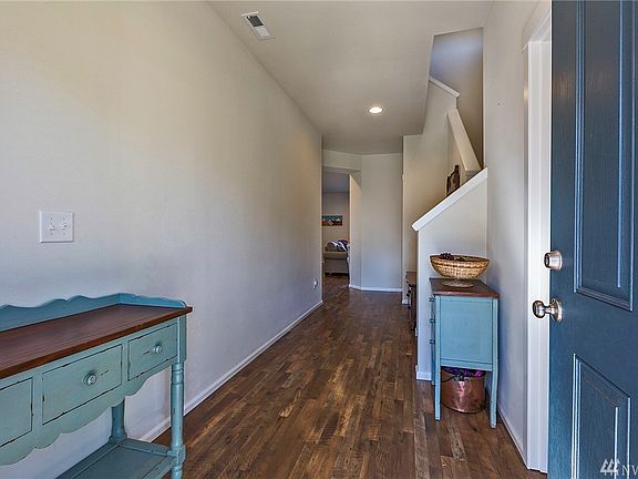 5th image of 2420 Burlwood St NE