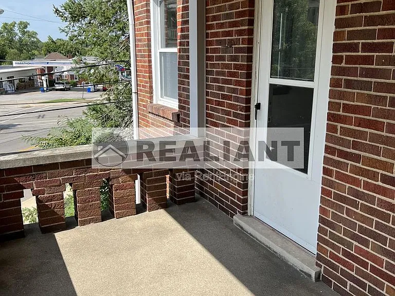 2214 Memorial Pkwy — Photo 10