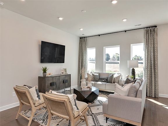 5th image of 1624 Erindale Dr