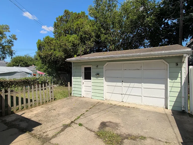 4136 Fairview Dr — Photo 3