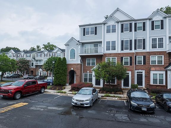 2nd image of 5924 Terrapin Pl Unit 301