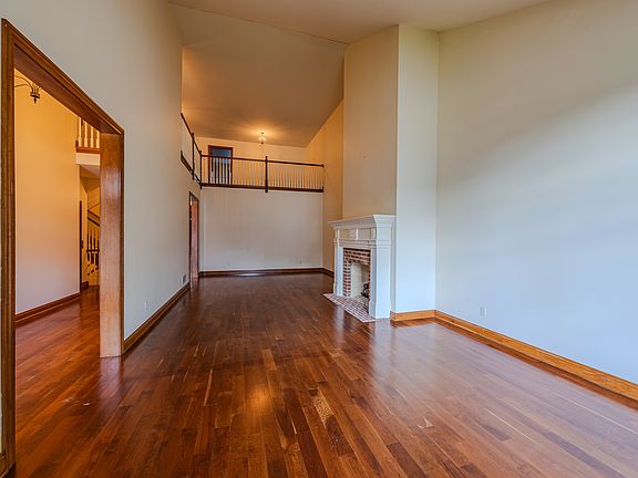 3rd image of 791 Manor Hill Pl