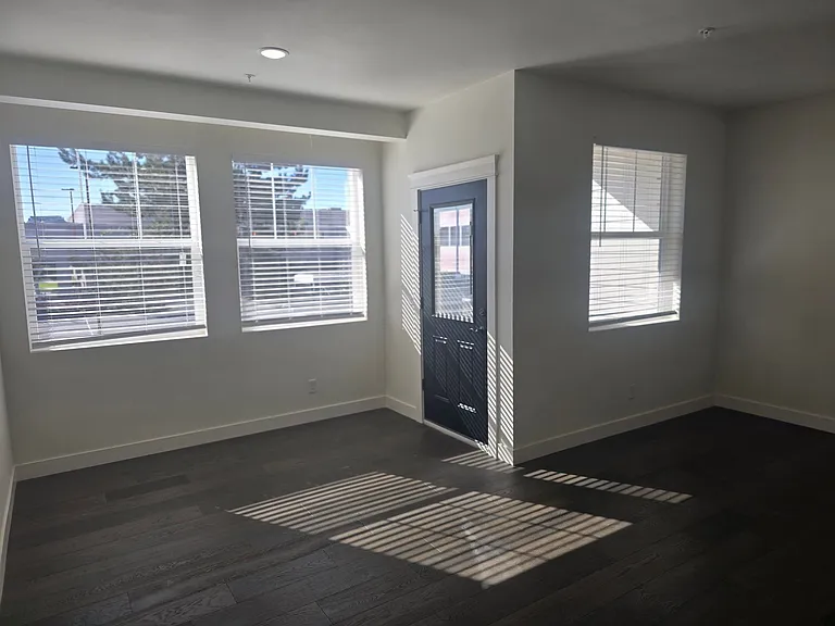 9615 Bristol Ave SW — Photo 5