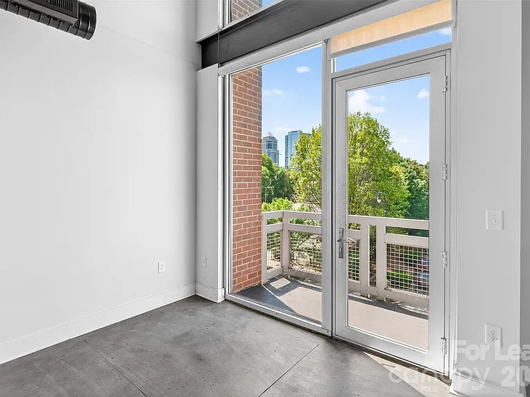 710 W Trade St #505 — Photo 14