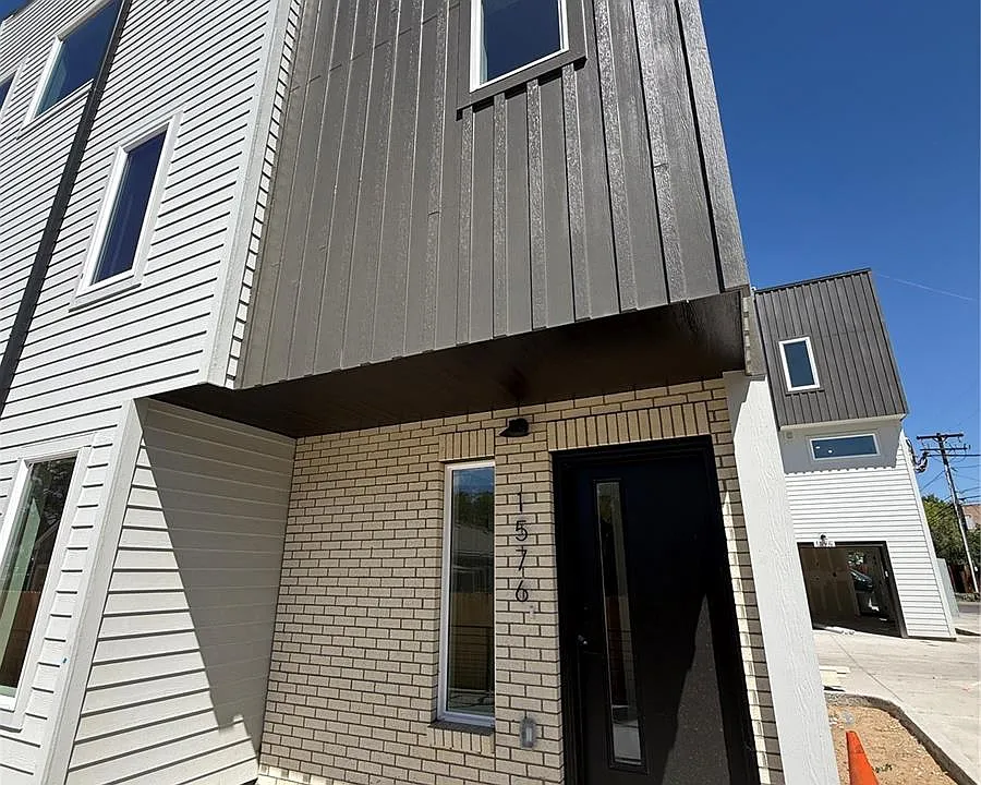 1576 Kendall St