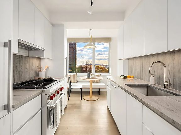 4th image of 20 River Ter APT 4M