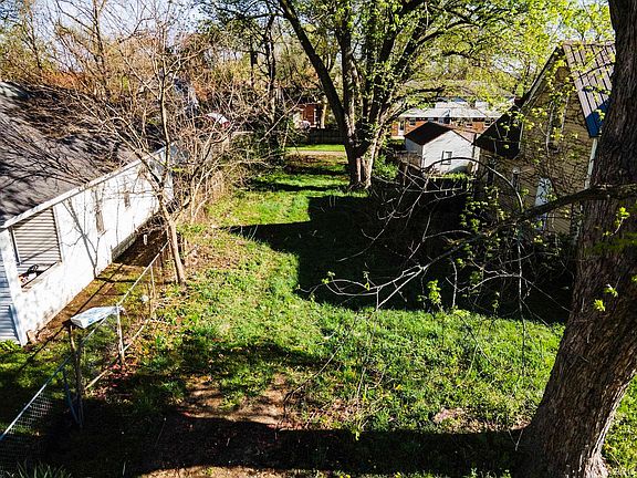 2nd image of 1213 E Indiana Ave