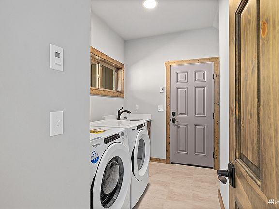 Laundry room. Photos from a similar cabin. >