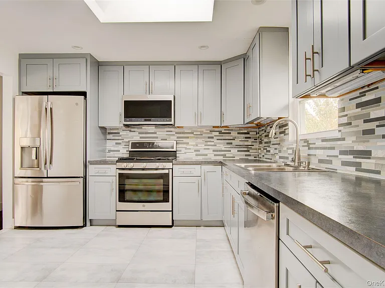 867 Bryant St — Photo 7