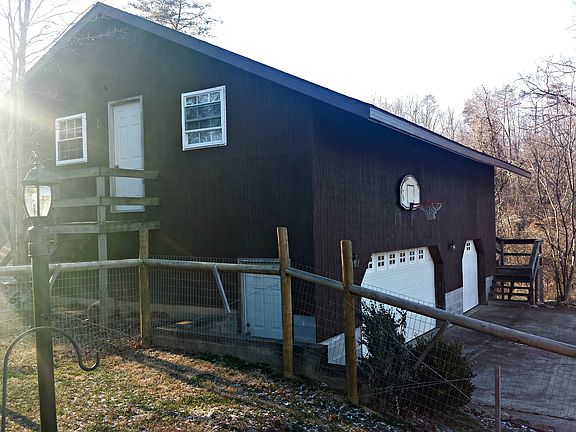 3 Car Garage + APARTMENT
