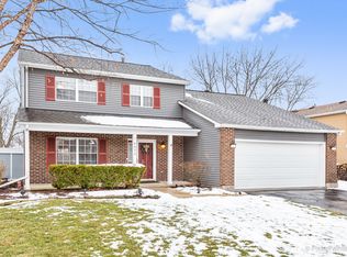 6621 Oak Tree Trl, Woodridge, IL 60517