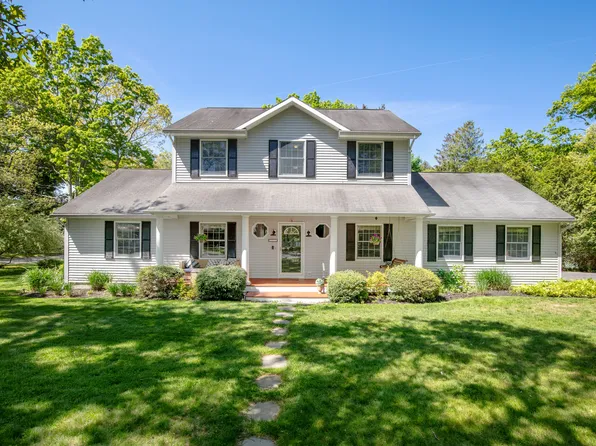 https://photos.zillowstatic.com/fp/a2dcfe9b50a6403ed6075cc25ca8a3fe-p_e.webp