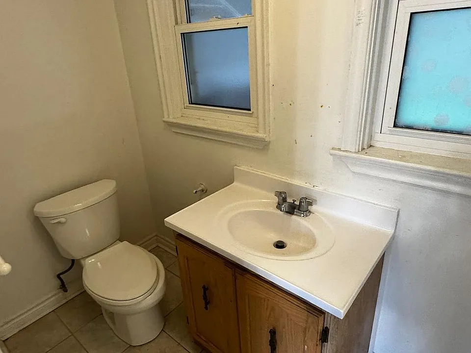 105 Poyntz Ave #UPPER