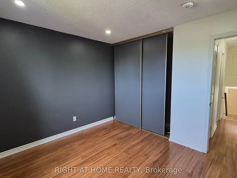 552 Grandview St S — Photo 15