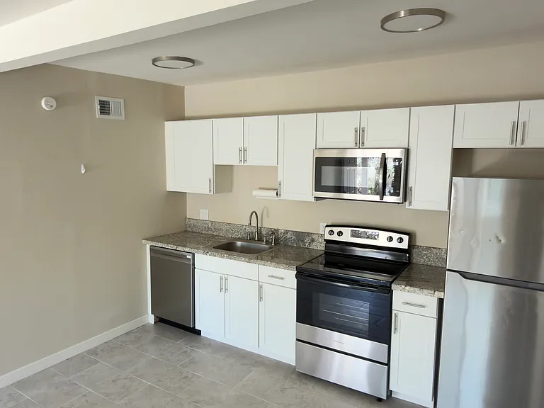 502 E Glenn St #11 — Photo 2