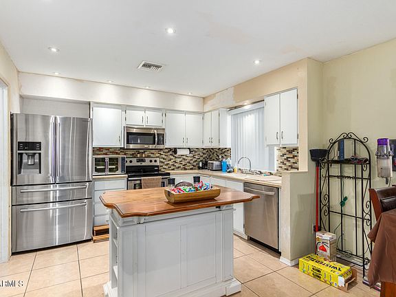 2nd image of 4730 W SUNNYSIDE Avenue