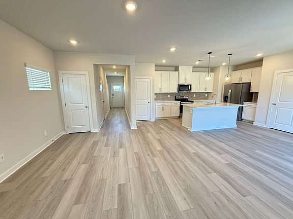 5th image of 3927 Northbrook Dr