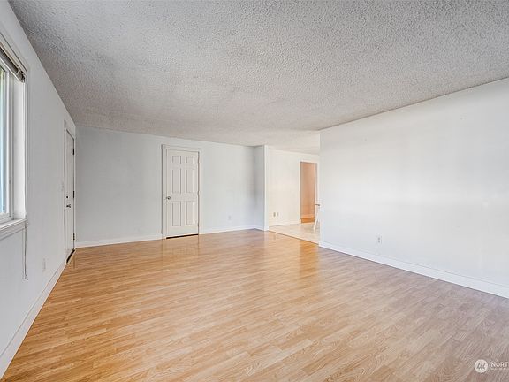 3rd image of 8818 S Thompson Avenue