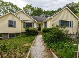 11 Arbor Ct, Hampton Bays, NY 11946