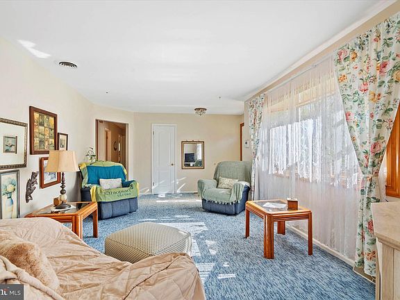 5th image of 238 Emelia Dr