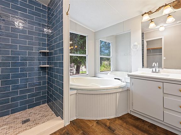 4th image of 9623 Meadowvine Dr