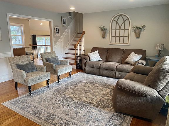 4th image of 20 Briarwood Dr