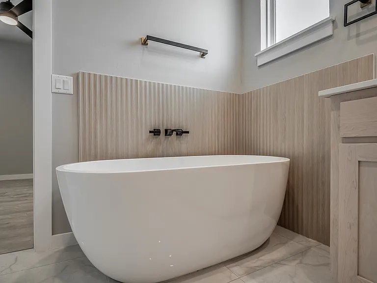 13 N Walnut St — Photo 7