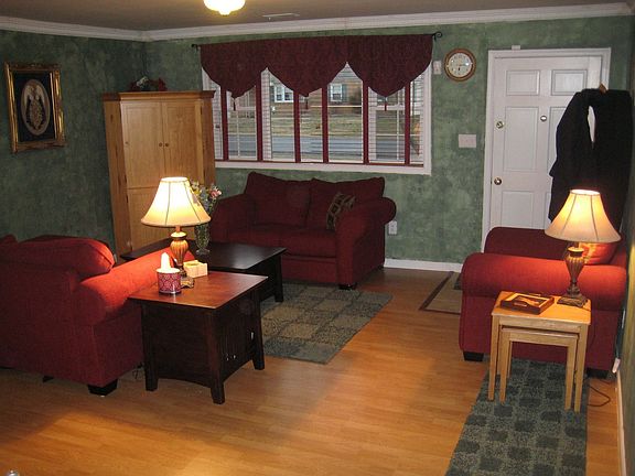 Front Living Area/Family Room w/custom crown molding