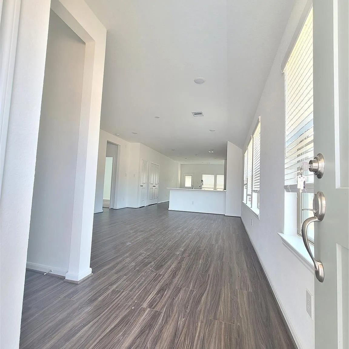 3 bed, 2.0 bath, 1518 sqft, $1,900 — Photo 3