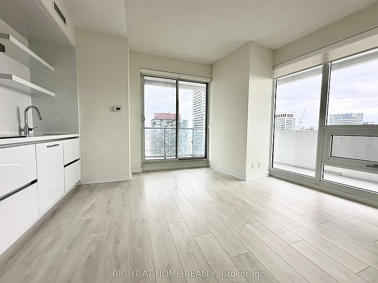2221 Yonge St #3102 — Photo 9