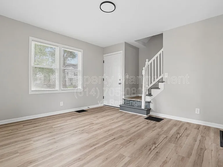 782 Whitethorne Ave — Photo 6